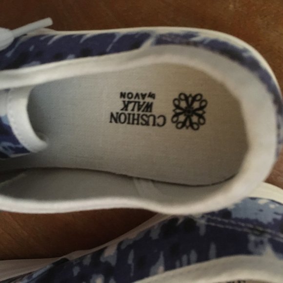 Printed Summer Sneaker Size 6 - Picture 2 of 4